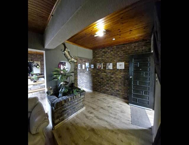 3 BEDROOM HOUSE FOR SALE IN DALPARK EXT 1